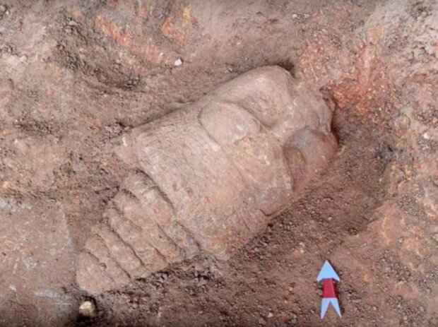 Голова древней статуи. Фото: скриншот YouTube