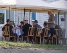 Не пьянка, а рабочая встреча: КГГА оправдало "алко-застолье" столичных чиновников
