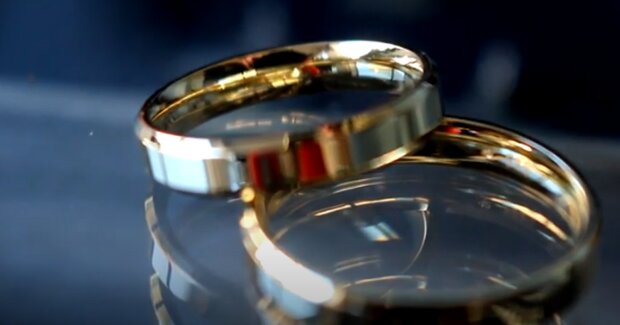 Обручальные кольца. Фото: скриншот YouTube-видео
