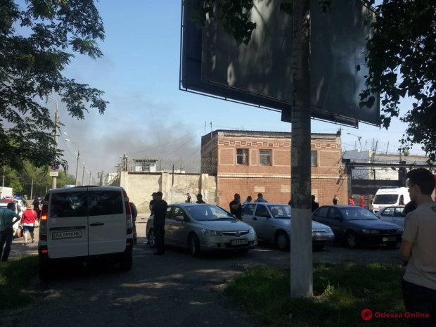 Одесса в хаосе: побег опасных зеков, Нацгвардия пошла на штурм. Дым и пожар в городе