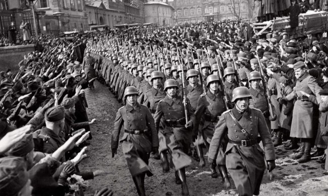 Зачем нацисты надевали платья: историки раскрыли правду об армии вермахта, фото