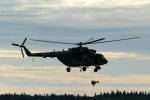 Круче центрифуги: пенсионерку раскрутило в воздухе во время спасательной операции, видео