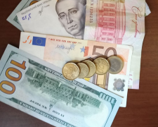 Долари, валюта, гроші. Фото: Стіна