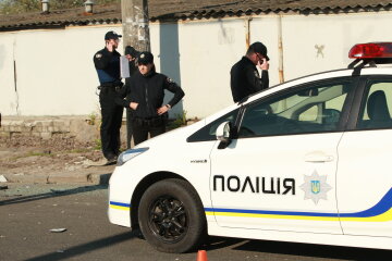 Бронежилеты не помогут: за что толпа в Днепре забросала полицию яйцами