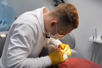 Стоматолог. Фото: скриншот YouTube-видео