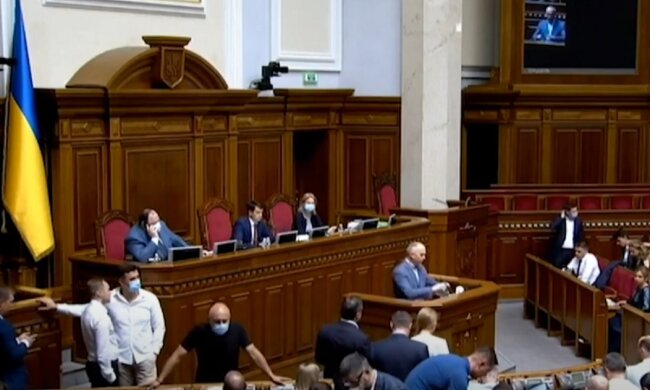 Количество нардепов в Раде хотят сократить. Фото: скриншот YouTube-видео