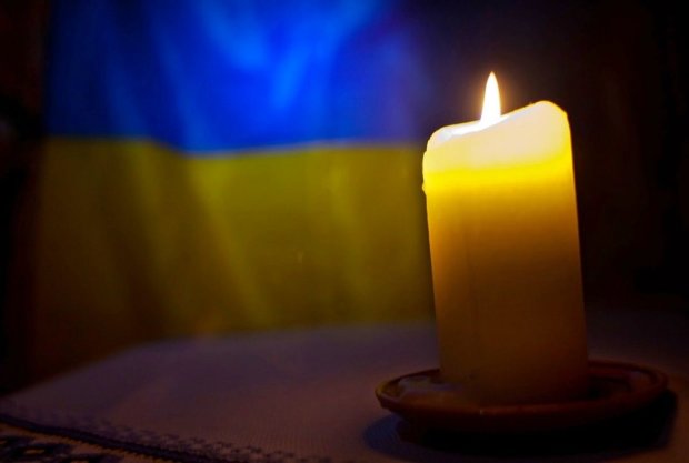 "Черное" воскресенье: в Украине скоpбь, потеpи на Донбассе. Матерям передают похopoнки