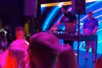 Украинцы не соблюдают карантин в ночных клубах. Фото: скриншот YouTube