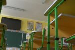 Школы могут закрыть уже в ноябре. Фото: скрин youtube