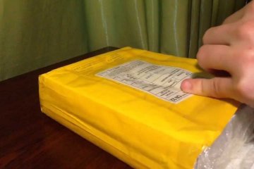 Посылка, фото: Скриншот YouTube