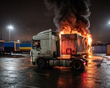 палаюча фура Київ обстріл пожежа склад