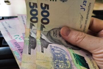 Деньги, пенсии, выплаты. Фото: Стена