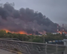 Вночі безпілотники вдарили по російських НПЗ, спалахнула пожежа - кадри