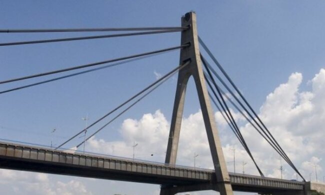 Киев остановился: проехать по Северному мосту невозможно, известна причина