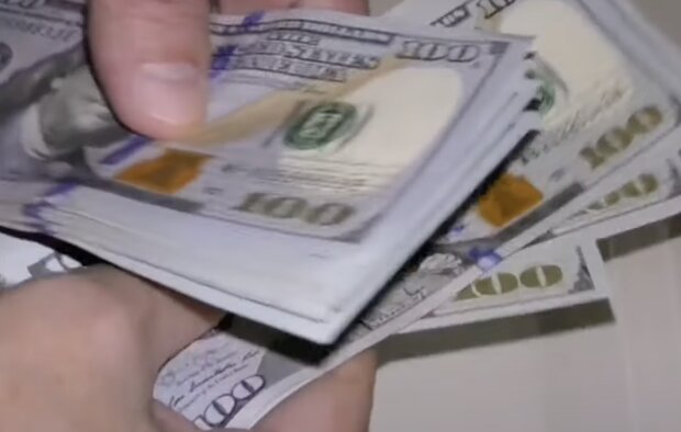 Долари, скріншот із YouTube