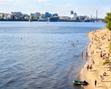 В Киеве закрыли больше десятка пляжей: стало известно, где купаться нельзя
