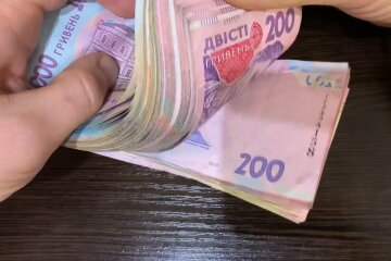 Гроші. Фото: скріншот YouTube-відео