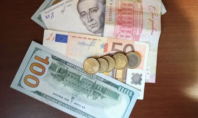 Доллары, валюта, деньги. Фото: Стена