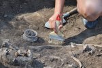Десятки редчайших монет, в том числе золотые: во Франции неожиданная находка вскружила голову археологам