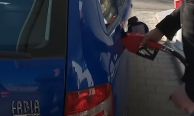 Заправка. Фото: YouTube, скрін