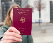 Українцям роздадуть нові паспорти у США, Канаді, Німеччині, Польщі без скасування громадянства