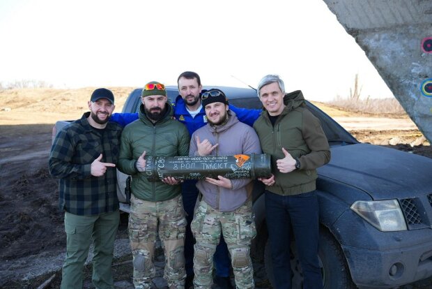 Фонд «Надія» та Валерій Дубіль зустрілися з Героєм України Владиславом Стоцьким і передали допомогу його підрозділу