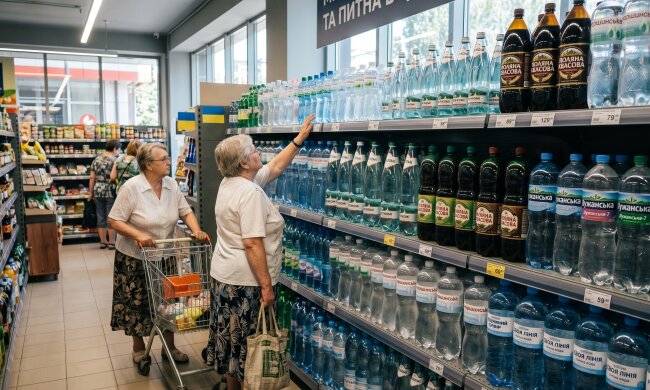 мінеральна вода пляшки супермаркет