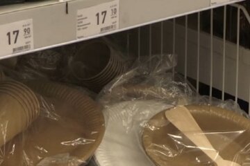 Одноразовая пластиковая посуда. Фото: скриншот YouTube