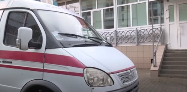 Украинским медикам снова обещают поднять зарплаты, но "обещанного три года ждут"