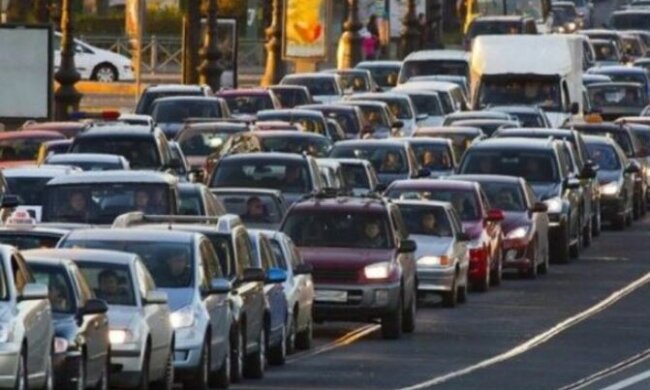 Придется постоять в пробках: в Киеве перекроют дорогу на месяц, подробности