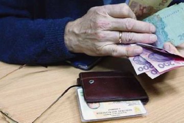 Обновленные пенсии при Зеленском и новом Кабмине: что подкинут украинцам