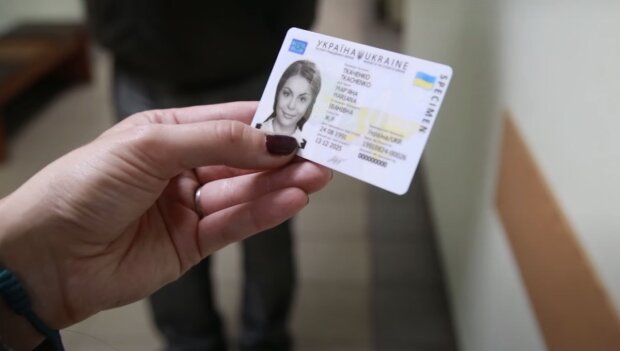 Біометричний паспорт. Фото: YouTube, скрін
