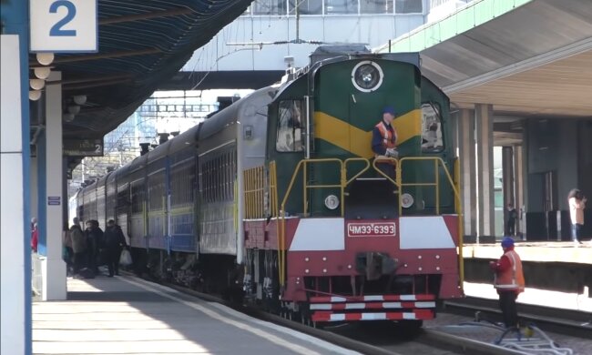 Поезд "Укрзализныци". Фото: скрин YouTube-видео