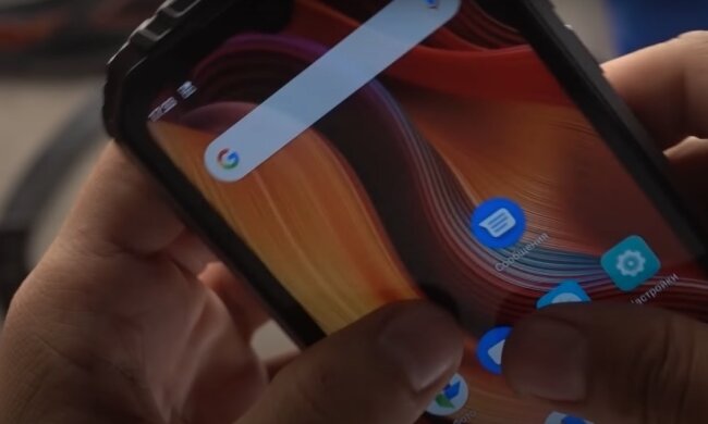 Смартфон. Фото: YouTube, скрін