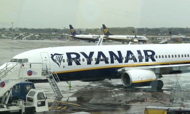 Лоукостер Ryanair отменил плату за изменение билета. Фото: скирншот Youtube