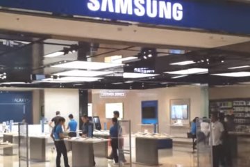 Samsung запатентовала необычный смартфон, фото: скриншот с YouTube