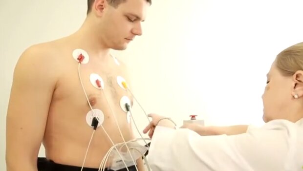 Проверка работы сердца. Фото: скриншот YouTube-видео