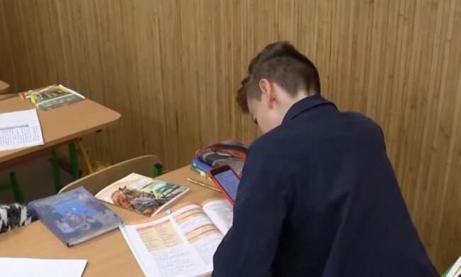 Школяр. Фото: скріншот YouTube-відео