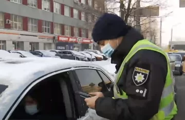 Сотрудник патрульной полиции. Фото: скриншот YouTube-видео