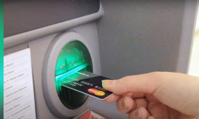 З сьогоднішнього дня оплата лише карткою: правила використання готівки змінилися