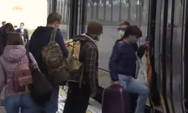 "Укрзализныця" восстанавливает ряд маршрутов. Фото: скриншот YouTube-видео