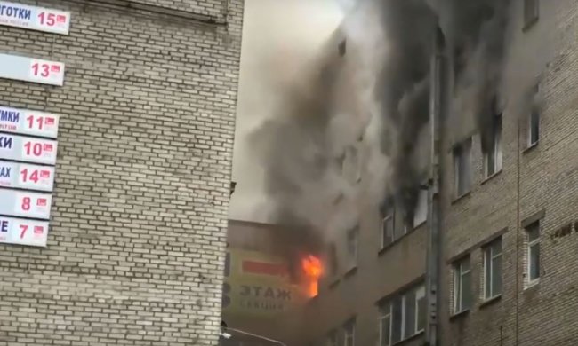 Пожар в бизнес-центре "Лениздат", фото: скрин с видео YouTube