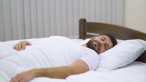 Стало известно, почему у мужчин возникает ночная эрекция: семь возможных причин