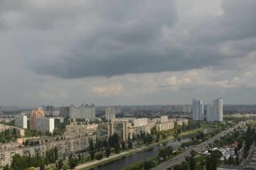 Под Киевом бушует непогода, стихия движется на столицу: по улице не пройти, свет отключили