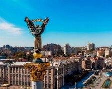 Відвідувачі на маркеті локальних брендів у Києві до Дня міста