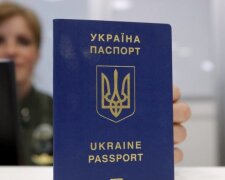Украинский паспорт. Фото: Youtube