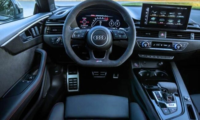 Салон Audi RS5. Фото: скриншот YouTube