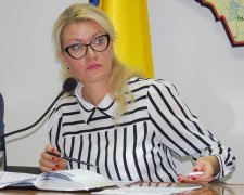 Чиновница, разговаривающая матом, засела у Порошенко и просит не увольнять
