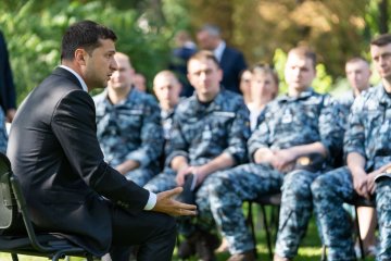 Встреча Зеленского с освобожденными украинскими военными моряками, которых удерживали в РФ
