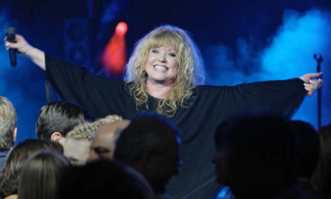 Появилось видео как Алла Пугачева на личном лимузине приехала к личному вагону